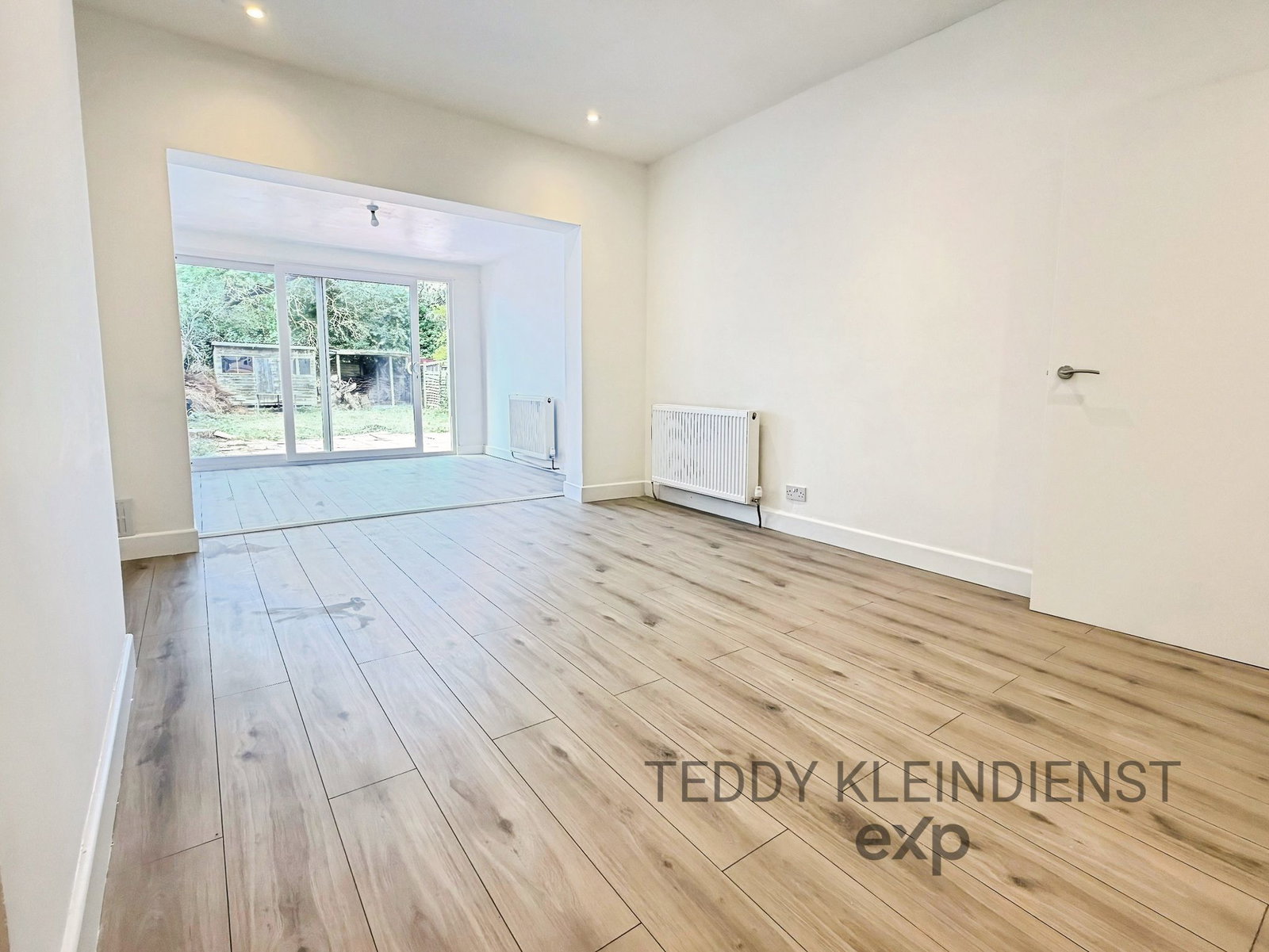 Semi Detached House in New Malden