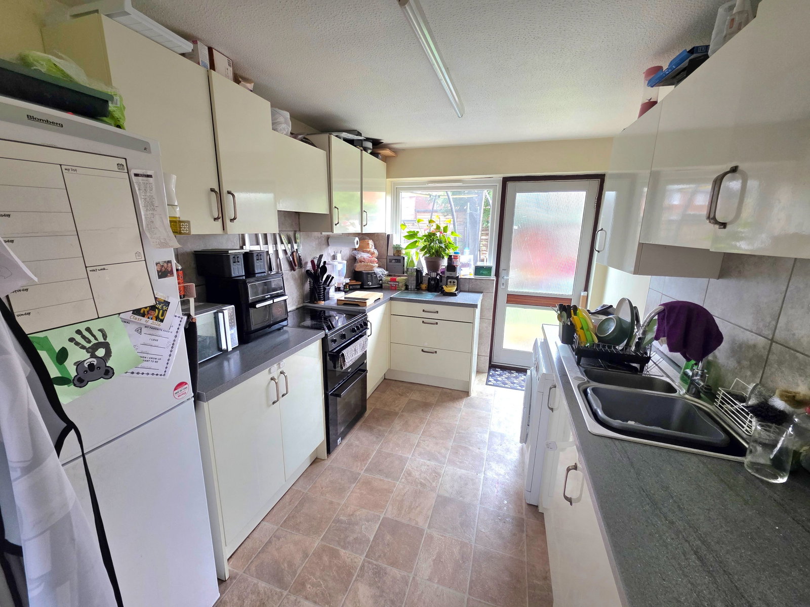 End Of Terrace House for rent in Newport, Spring Walk, Newport, PO30 5ND, 700 m²