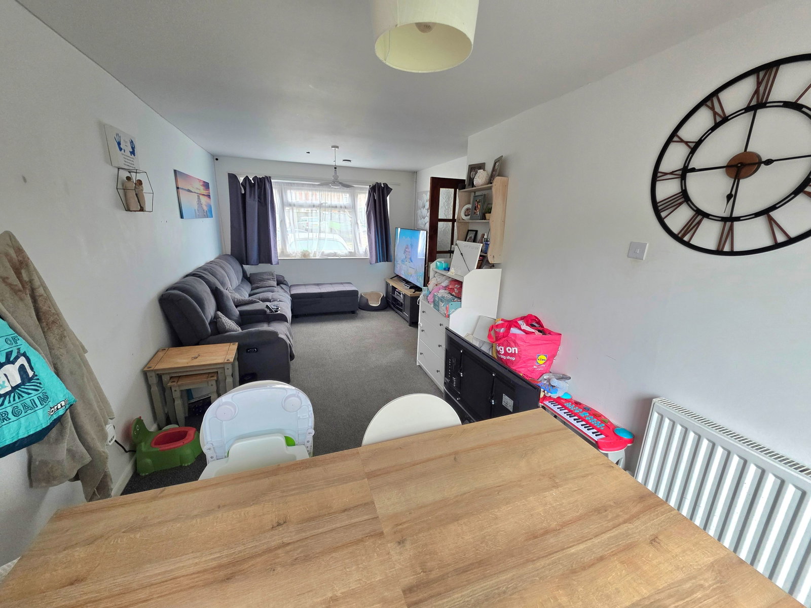 End Of Terrace House for rent in Newport, Spring Walk, Newport, PO30 5ND, 700 m²