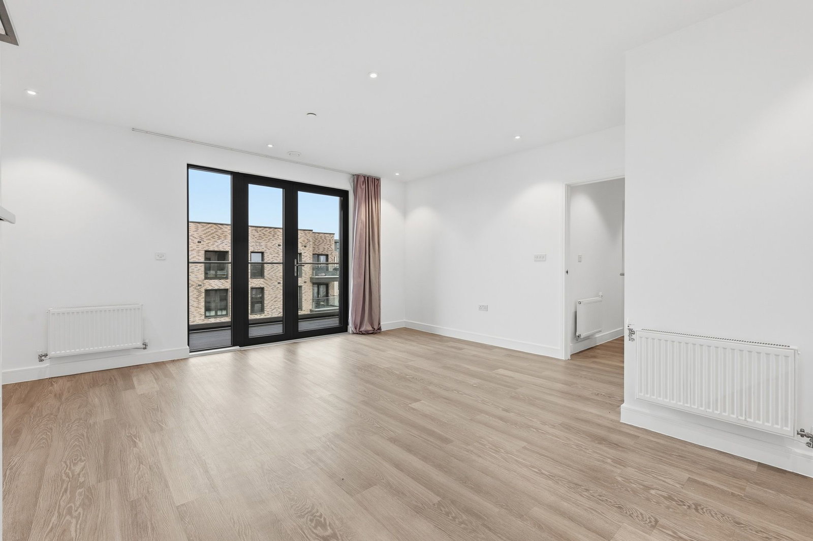 Apartment for rent in London, Creek Lane, SW18, 894 m²