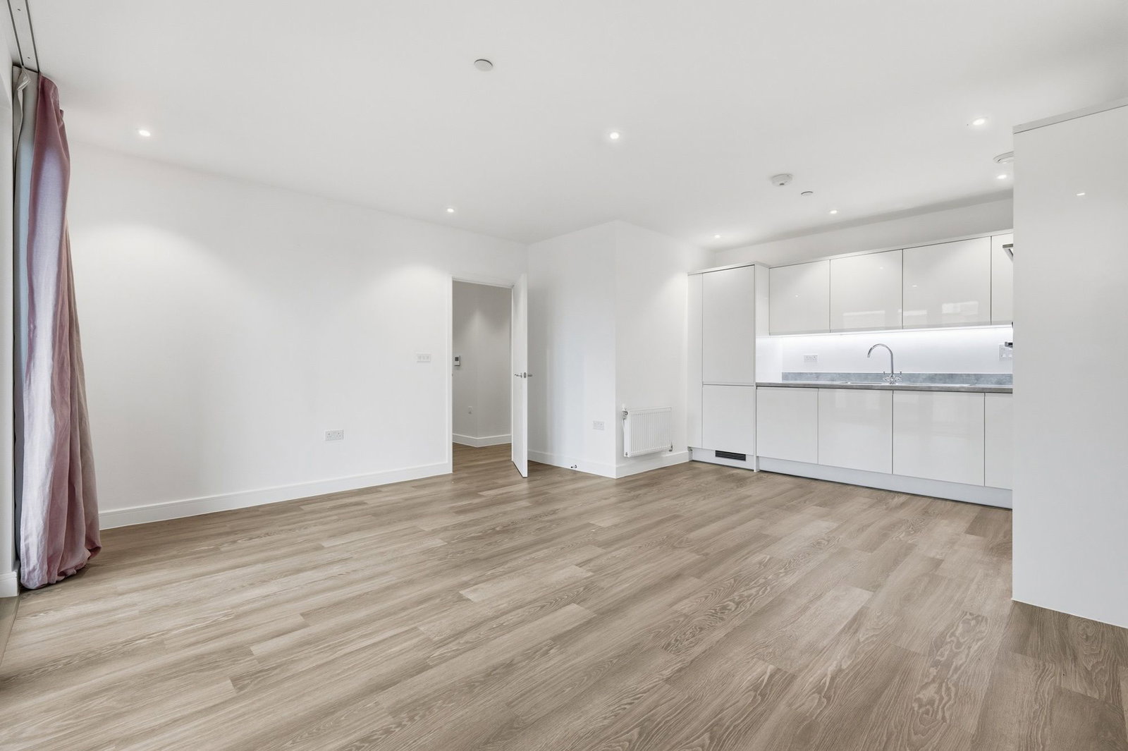 Apartment for rent in London, Creek Lane, SW18, 894 m²