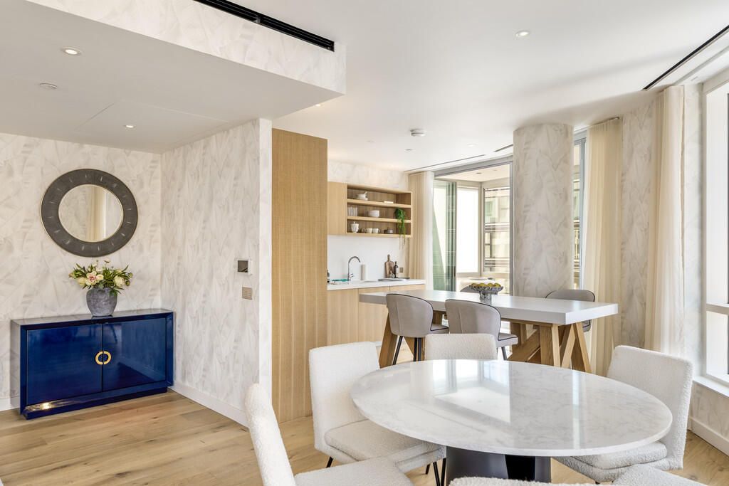 Apartment for rent in London, Wilshire House, Prospect Way, London, SW11, 1965 m²