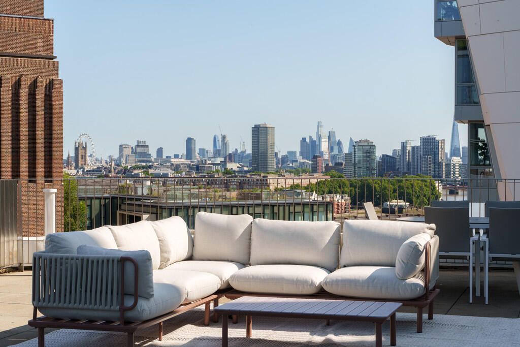 Apartment for rent in London, Wilshire House, Prospect Way, London, SW11, 1965 m²