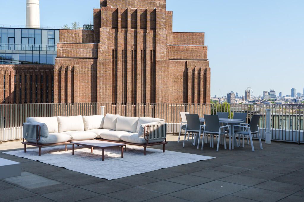 Apartment for rent in London, Wilshire House, Prospect Way, London, SW11, 1965 m²