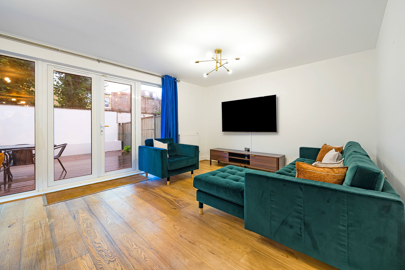 Terraced House for rent in London, Stane Grove, Clapham North, SW9 9AL, 1806 m²