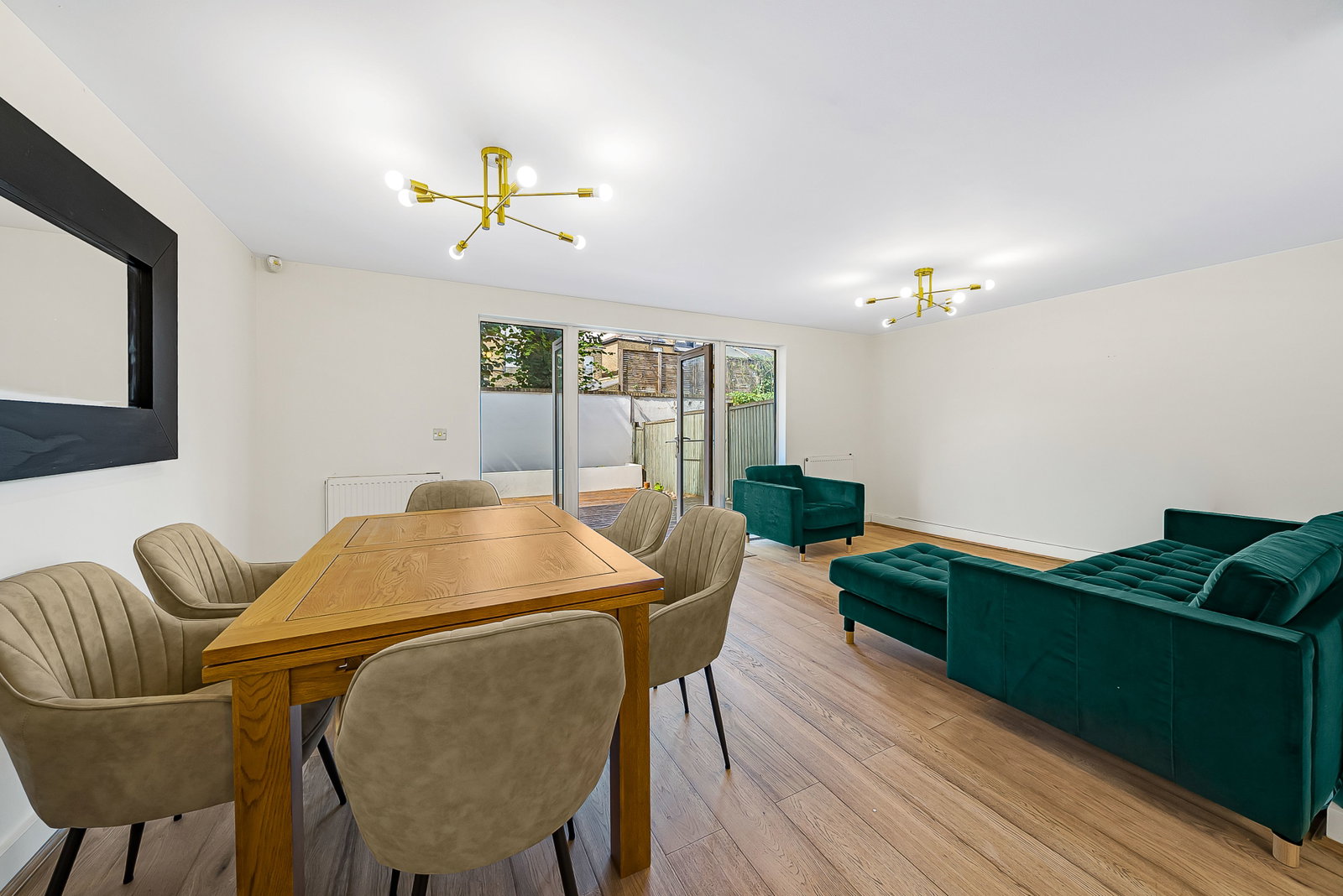 Terraced House for rent in London, Stane Grove, Clapham North, SW9 9AL, 1806 m²
