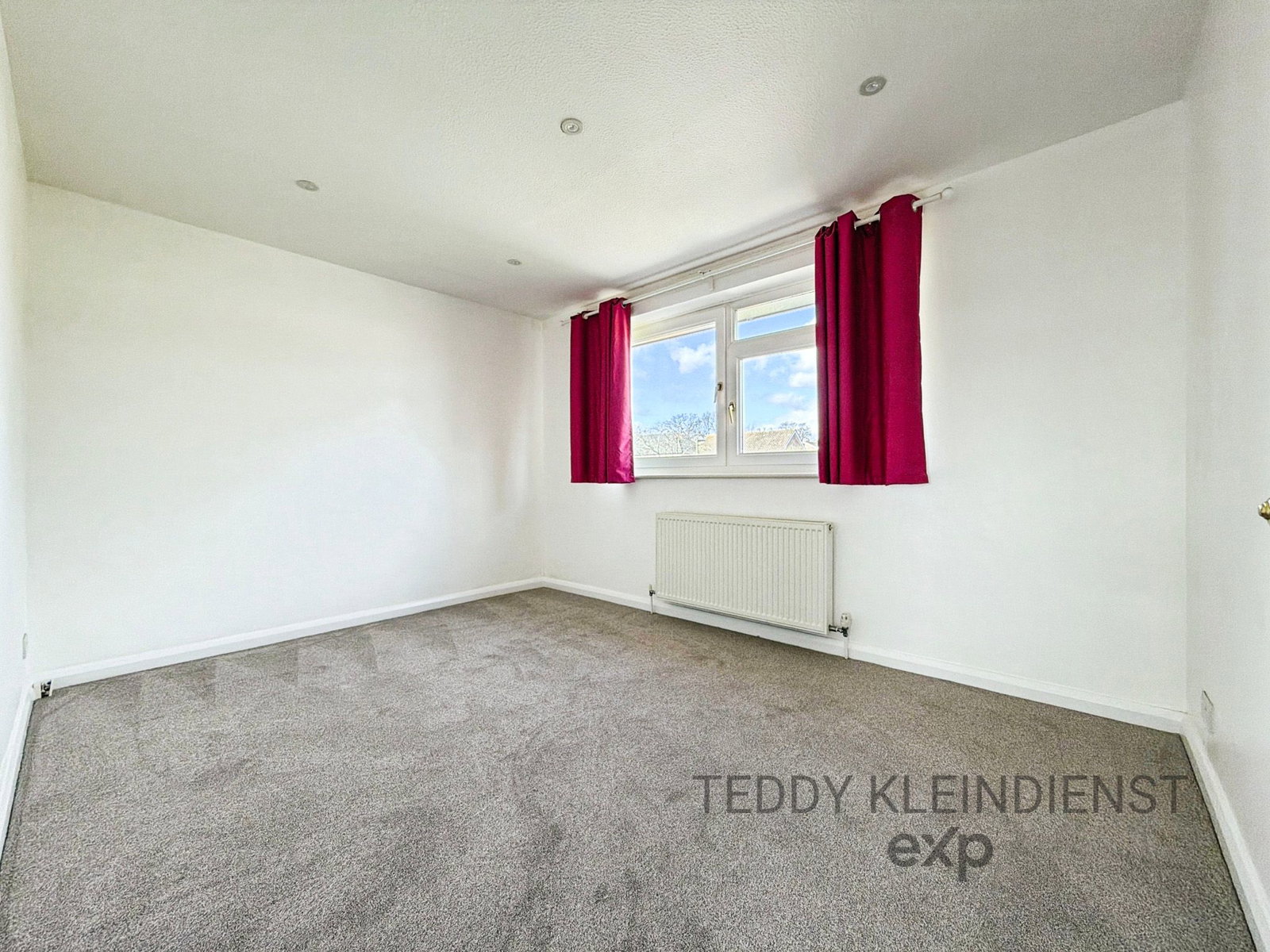 Detached House in Worcester Park