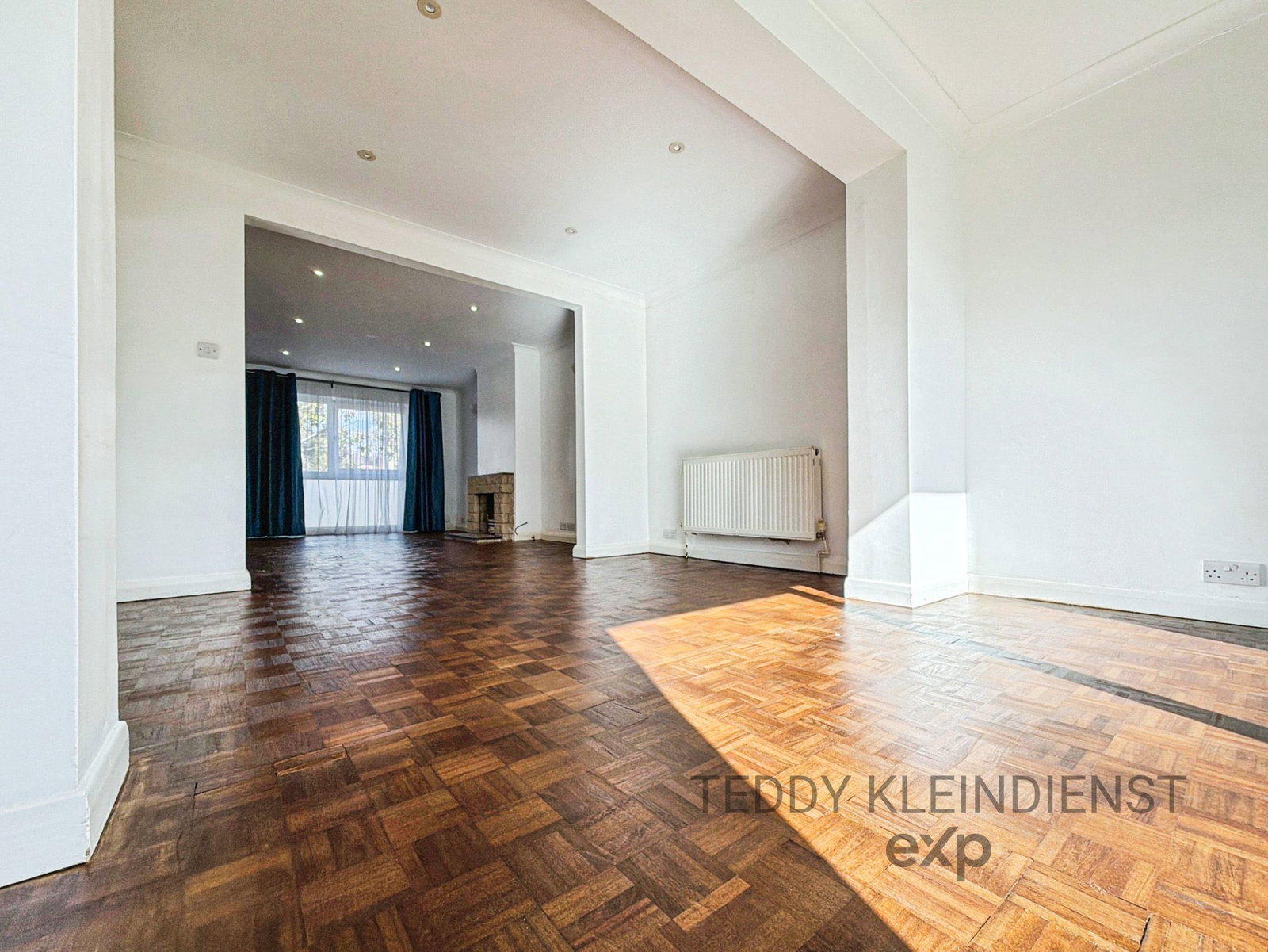 Detached House in Worcester Park