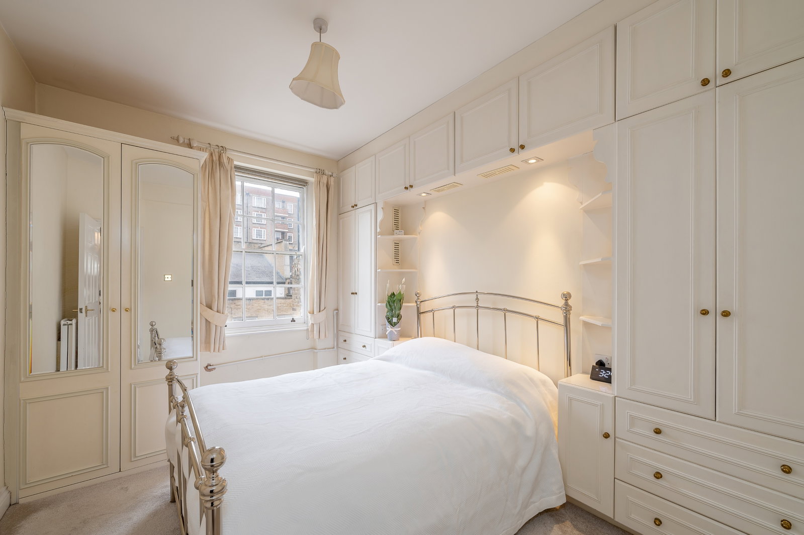 Apartment for rent in London, Winchester Street, London, SW1V 4PA