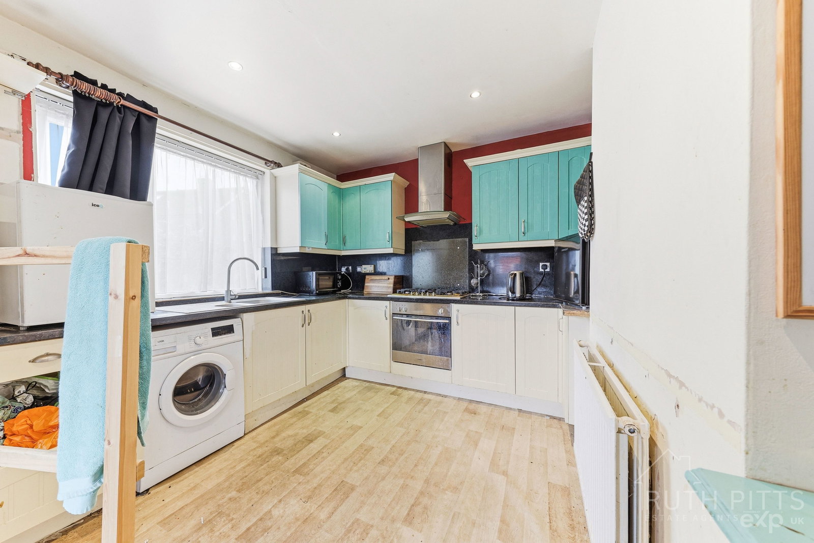 Semi Detached House in Normanton