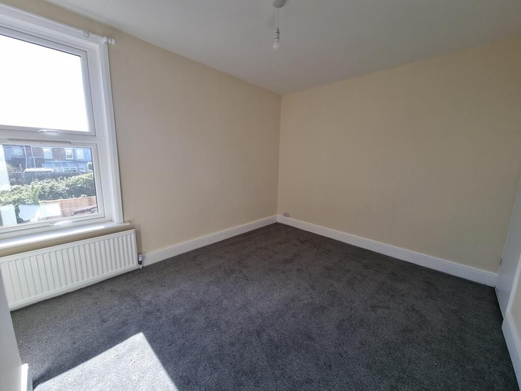 Terraced House for rent in Portsmouth, Station Road, Portsmouth