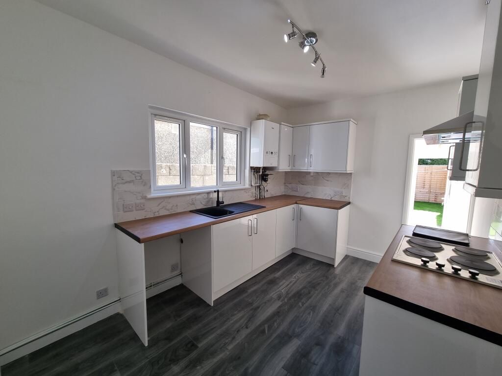 Terraced House for rent in Portsmouth, Station Road, Portsmouth