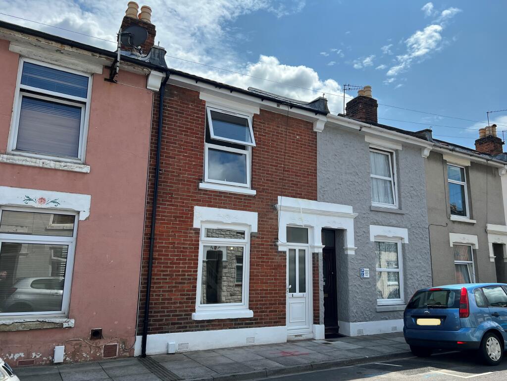 Terraced House for rent in Portsmouth, Station Road, Portsmouth