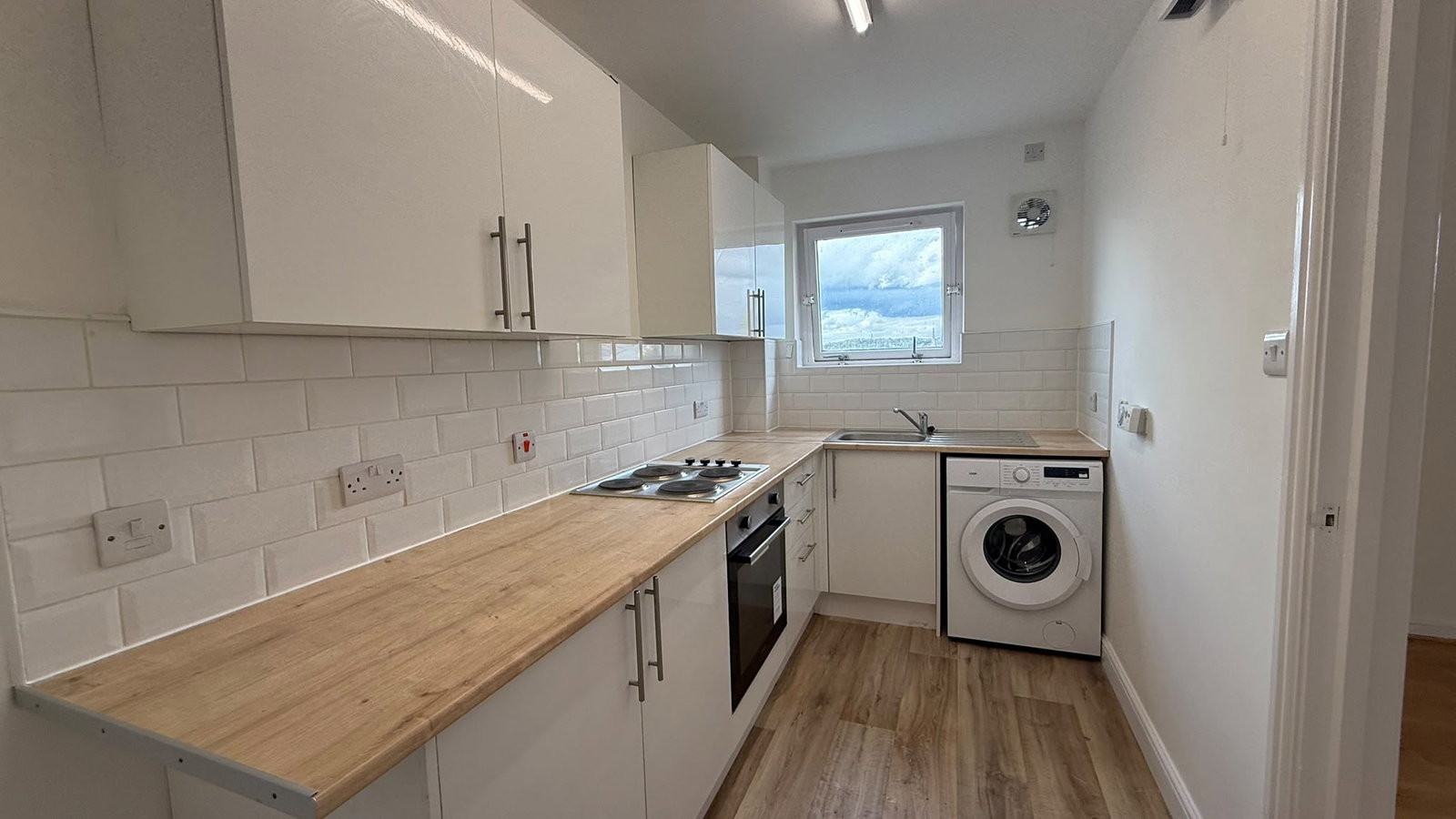 Apartment for rent in Sheffield, Manor Oaks Gardens, Sheffield, S2 5JY