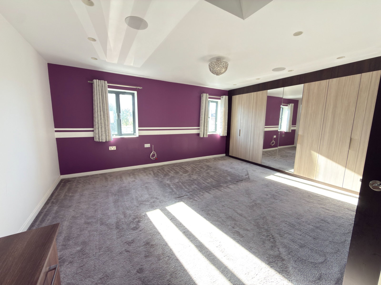 Semi Detached House for rent in Staines-upon-thames, Sidney Road, Staines-Upon-Thames, TW18, 1977 m²