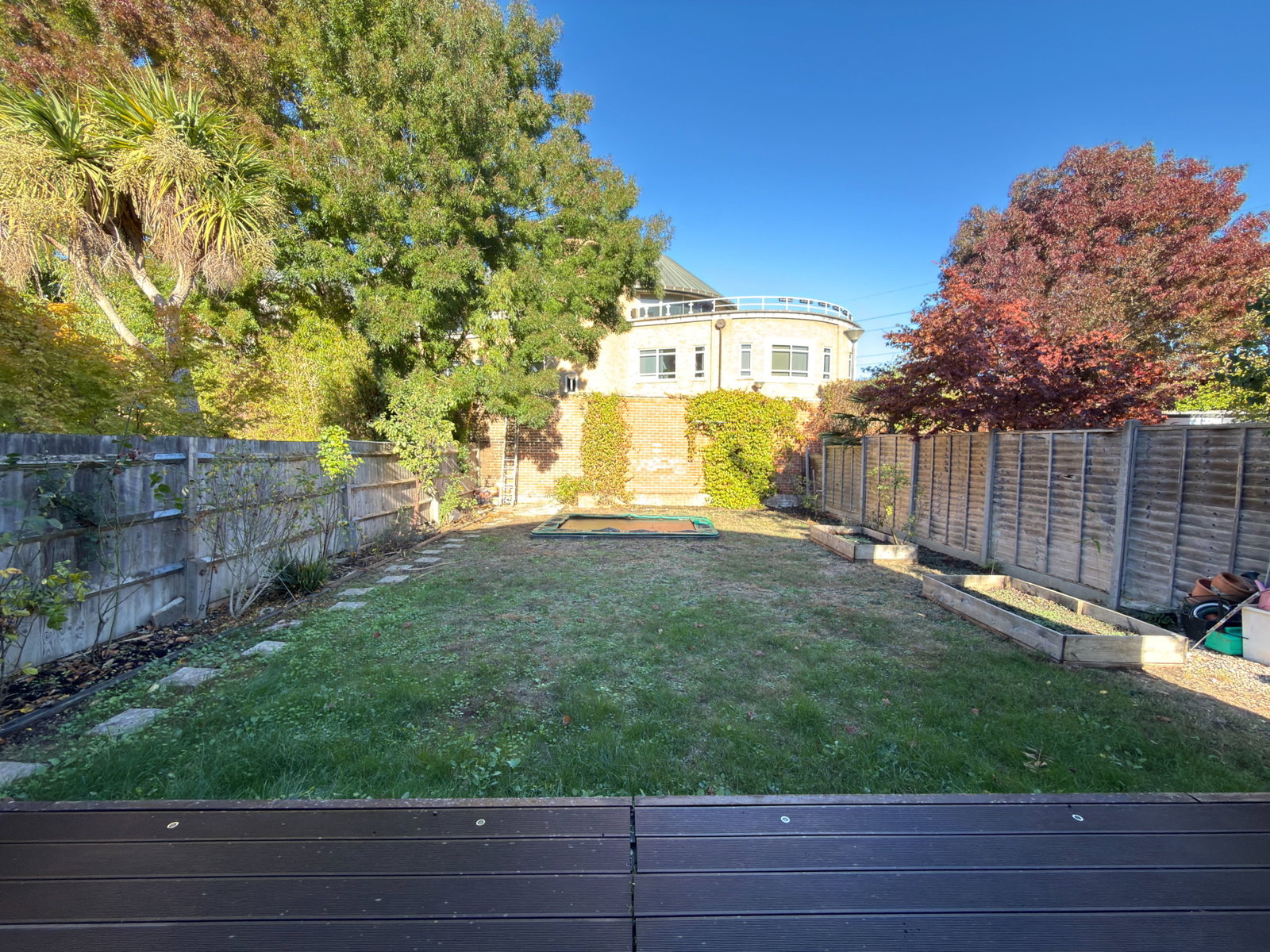 Semi Detached House for rent in Staines-upon-thames, Sidney Road, Staines-Upon-Thames, TW18, 1977 m²