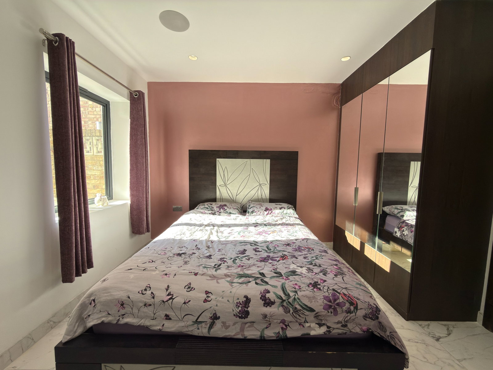 Semi Detached House for rent in Staines-upon-thames, Sidney Road, Staines-Upon-Thames, TW18, 1977 m²