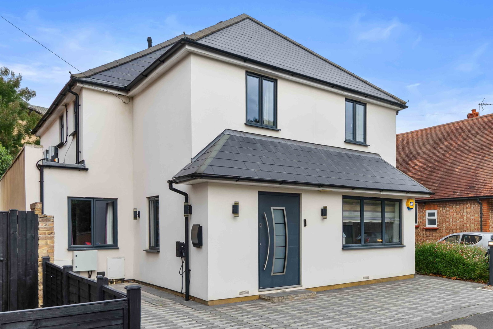 Semi Detached House for rent in Staines-upon-thames, Sidney Road, Staines-Upon-Thames, TW18, 1977 m²