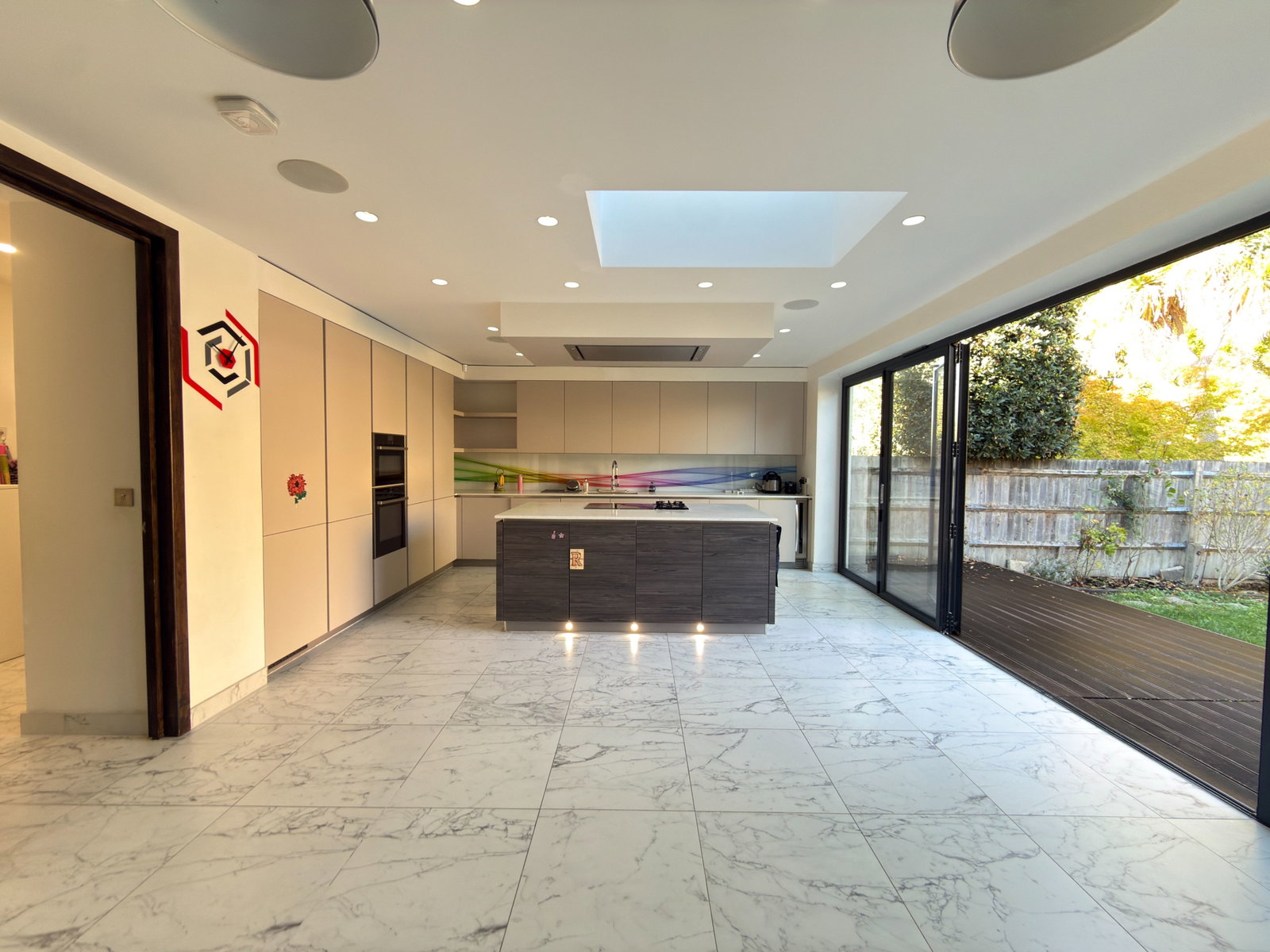 Semi Detached House for rent in Staines-upon-thames, Sidney Road, Staines-Upon-Thames, TW18, 1977 m²