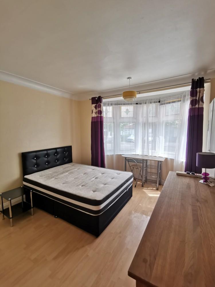 Flat Share in Edgware