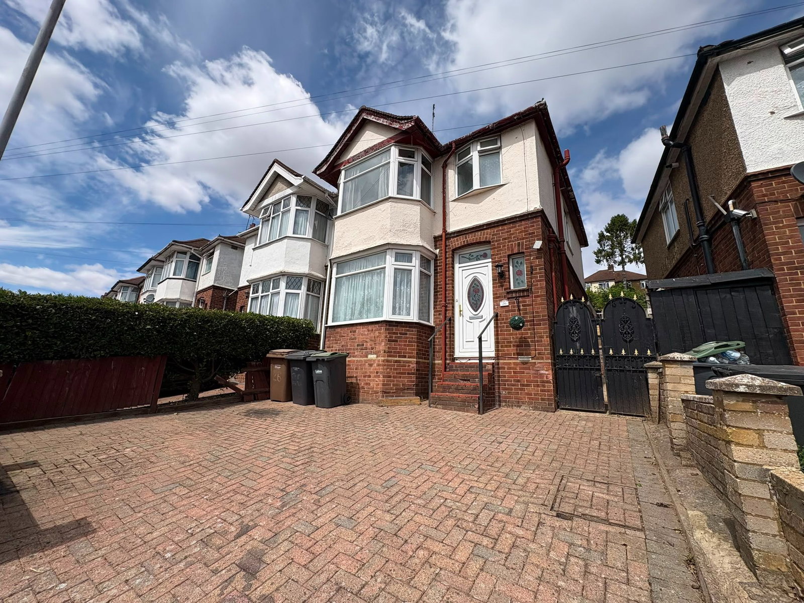 Detached House in Luton