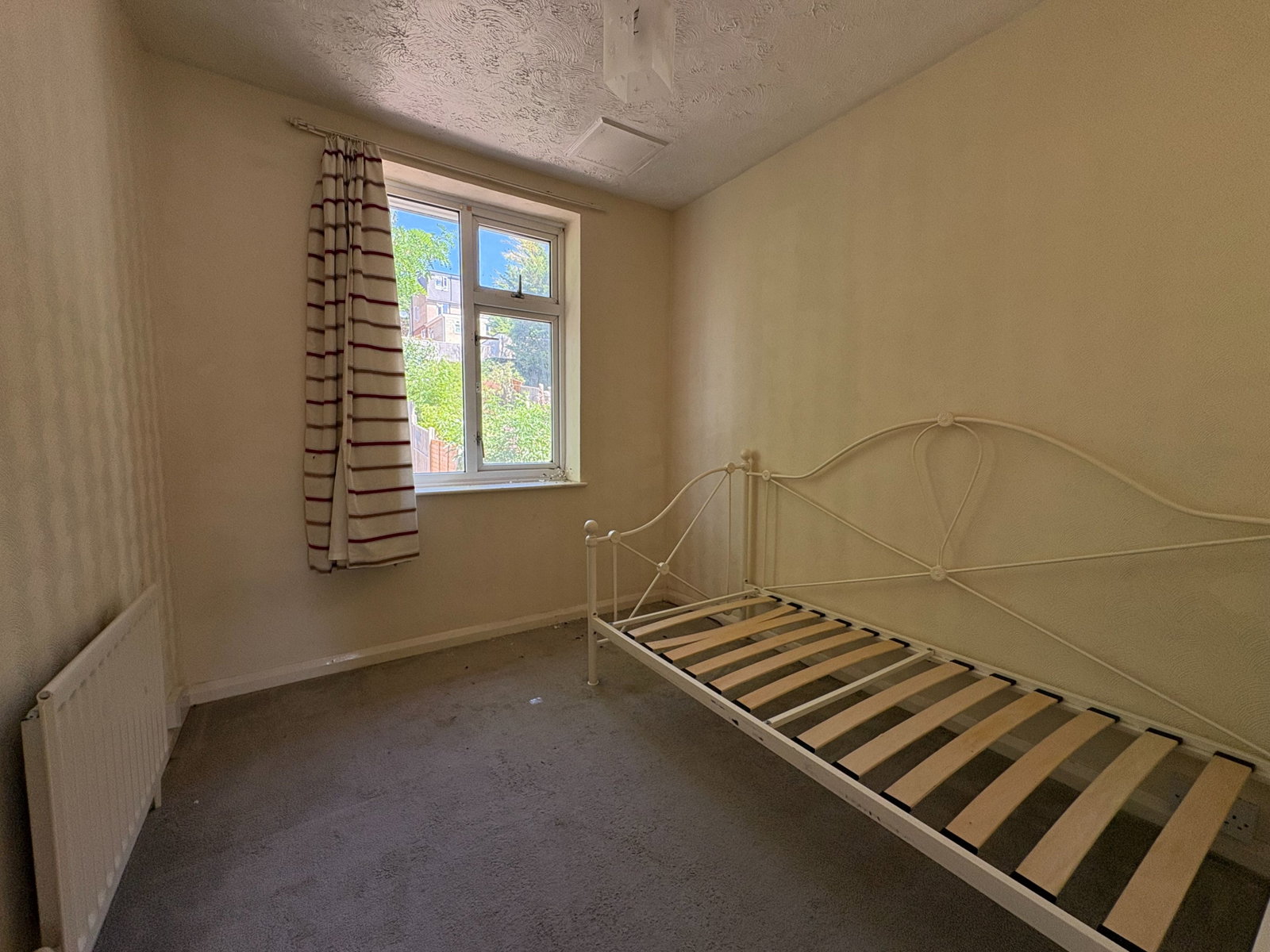 Detached House in Luton