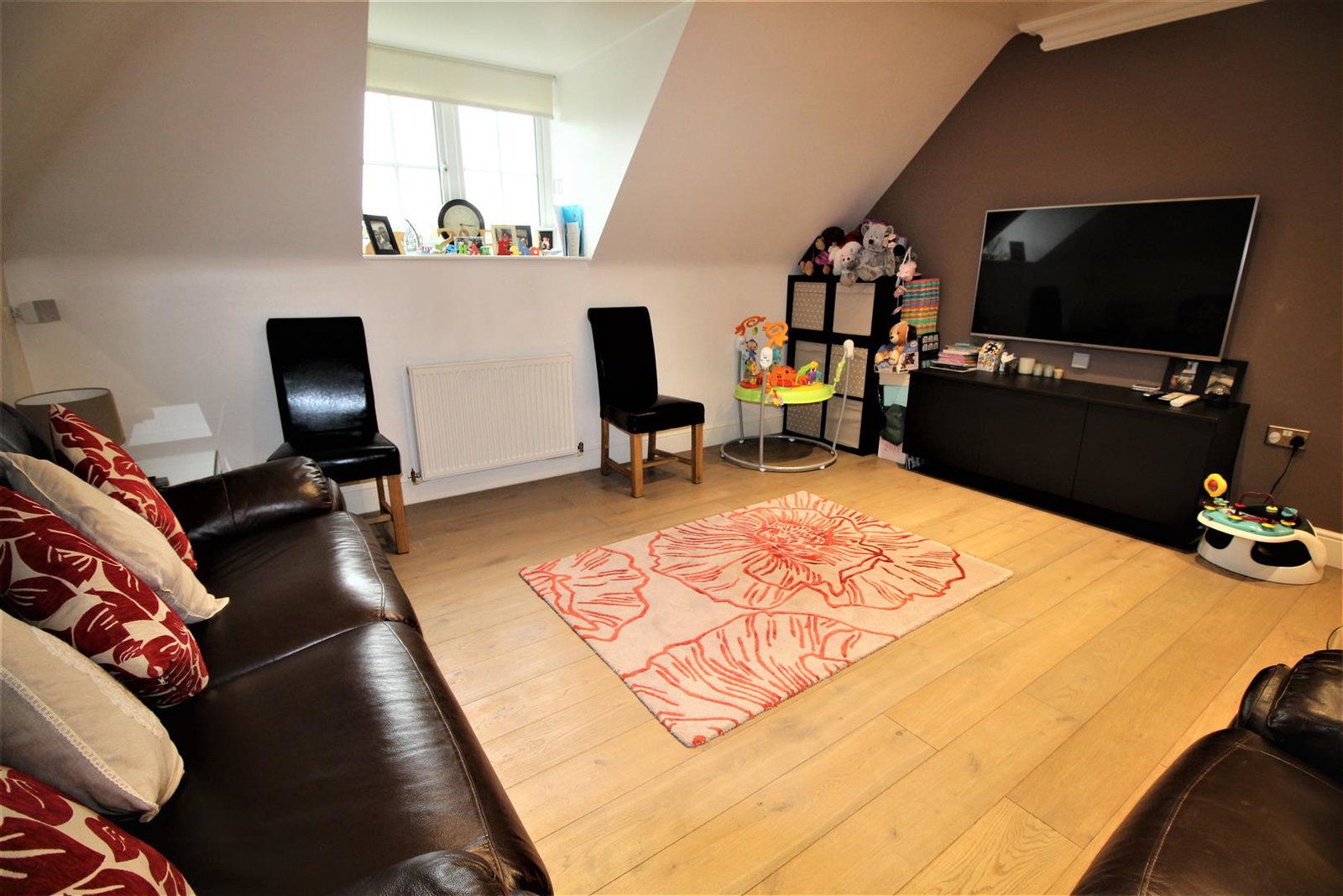 Flat for rent in Edgware, Hale Lane, Edgware, HA8 9QZ