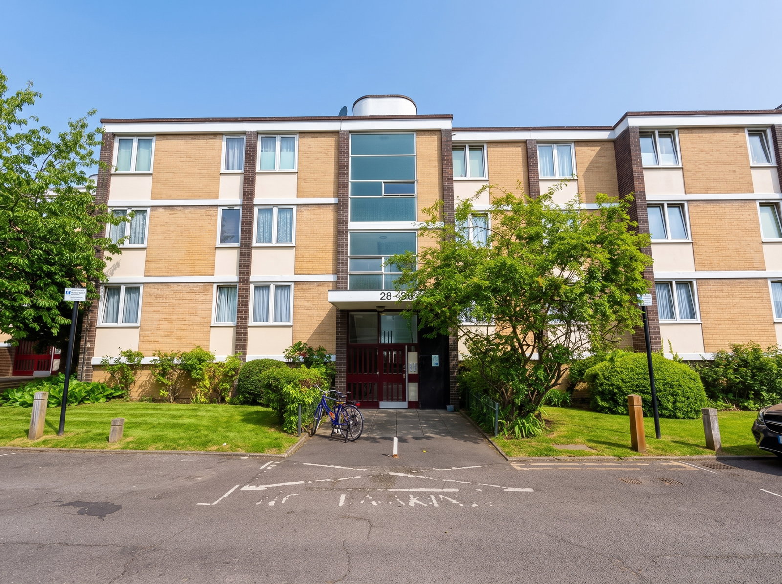 Flat for rent in London, Winterfold Close, London, SW19 6LE, 727 m²