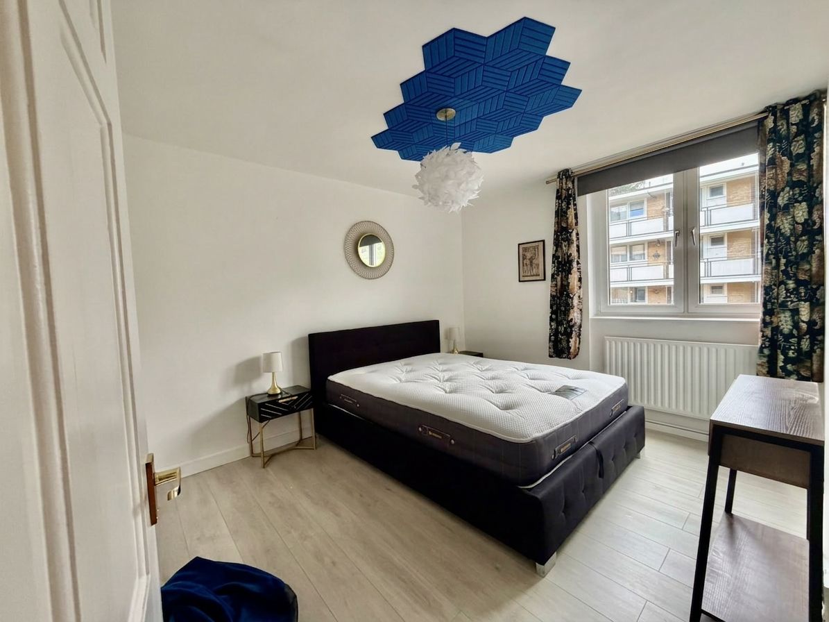 Flat for rent in London, Winterfold Close, London, SW19 6LE, 727 m²
