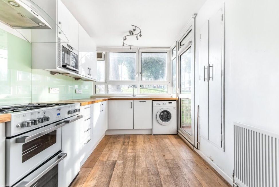 Flat for rent in London, Winterfold Close, London, SW19 6LE, 727 m²