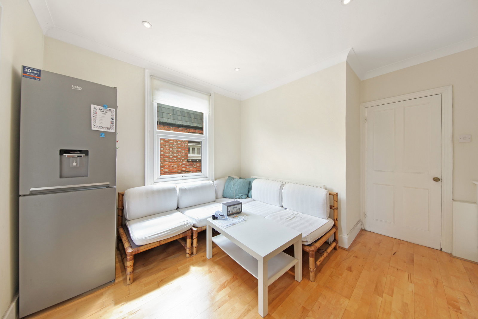 Maisonette for rent in London, Kingston Road, SW20 8JP