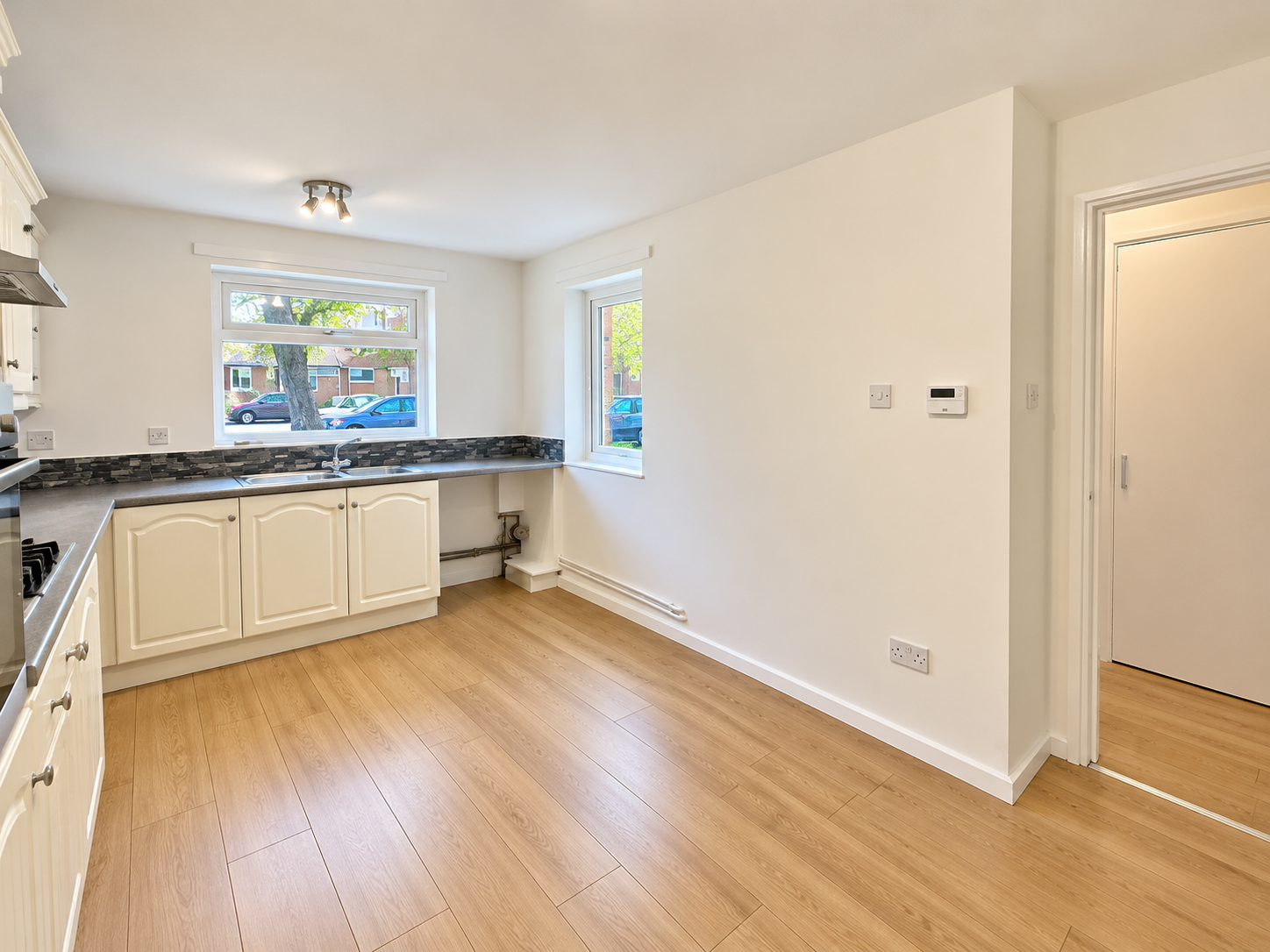 Semi Detached House for rent in Stockport, Lochmaddy Close, Hazel Grove, Stockport, SK7 6BA