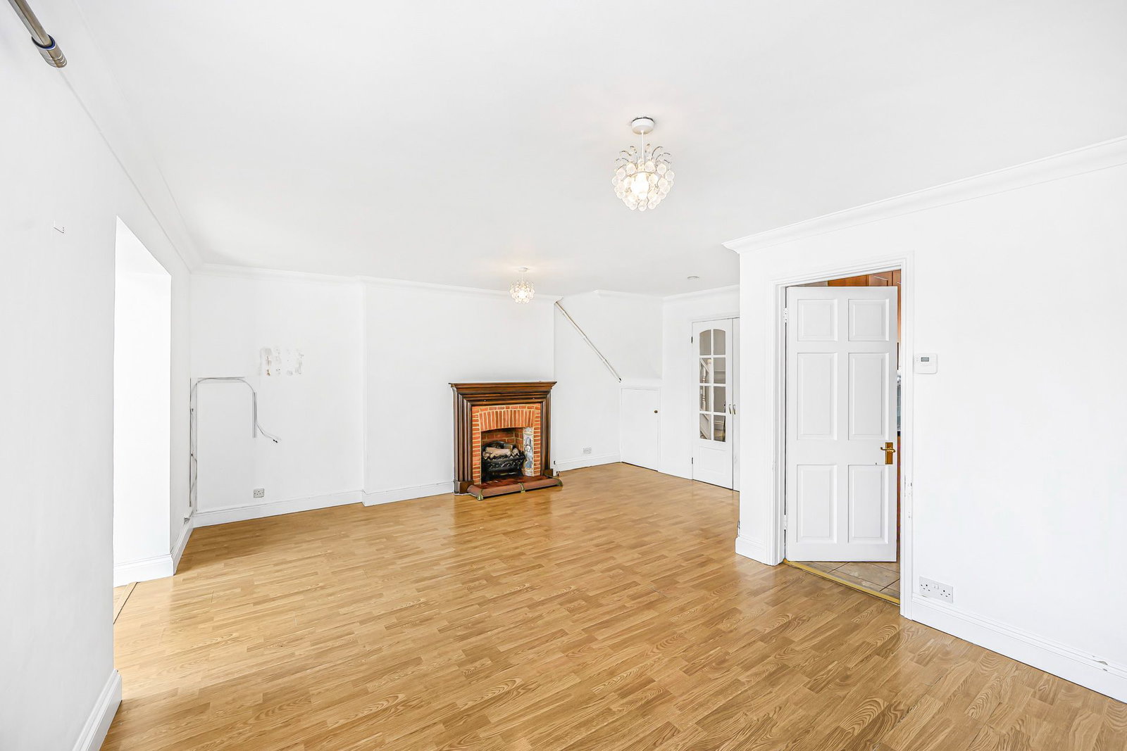 Semi Detached House in Waltham Cross