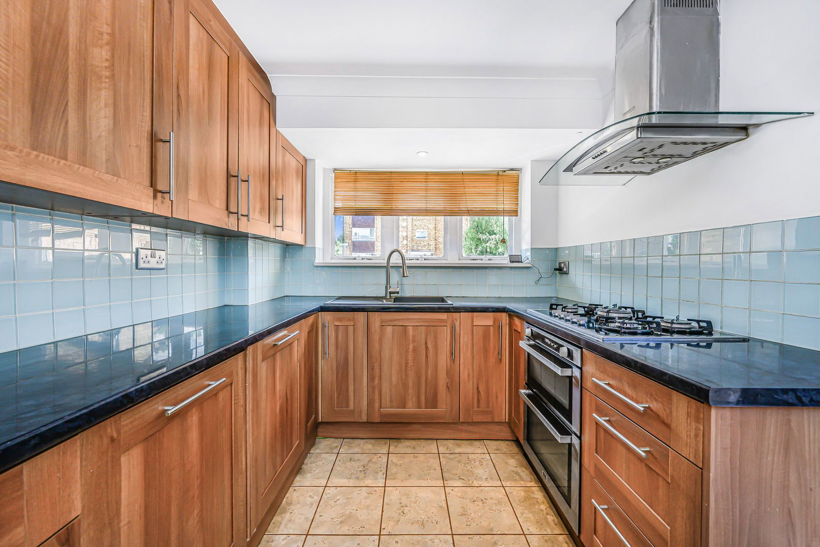 Semi Detached House in Waltham Cross