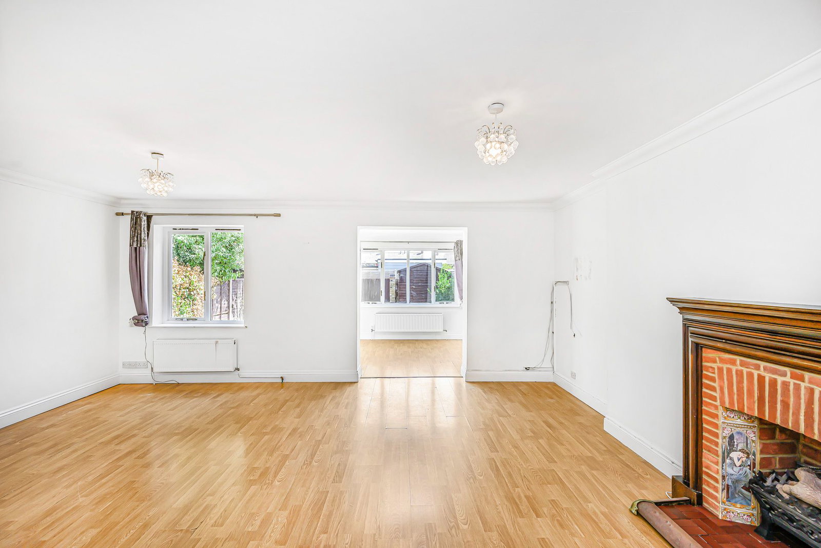Semi Detached House in Waltham Cross