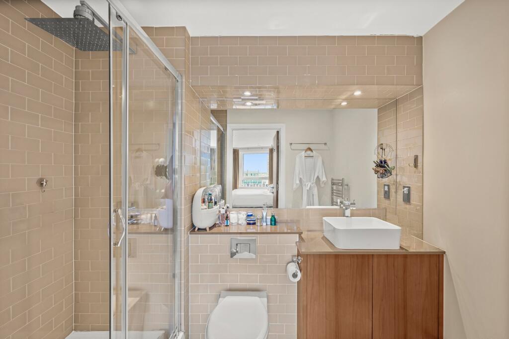 Apartment for rent in London, Duckman Tower, Lincoln Plaza, London, E14, 933 m²