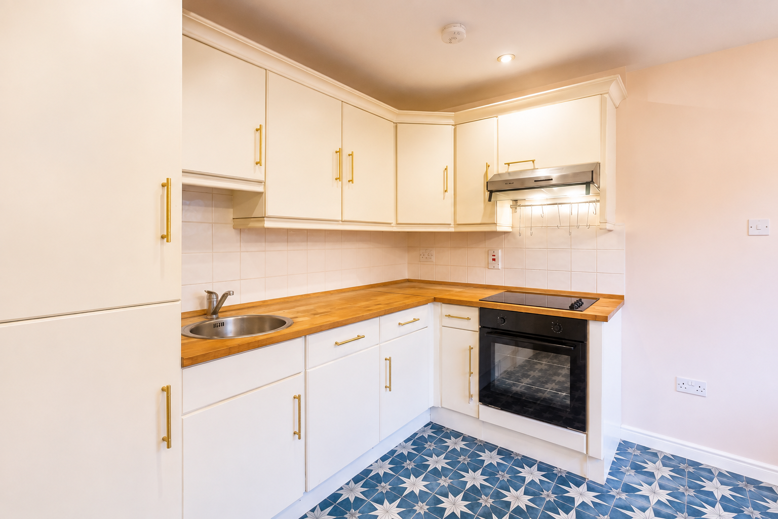 Flat for rent in London, Solarium Court, Alscot Road, London, SE1, 546 m²
