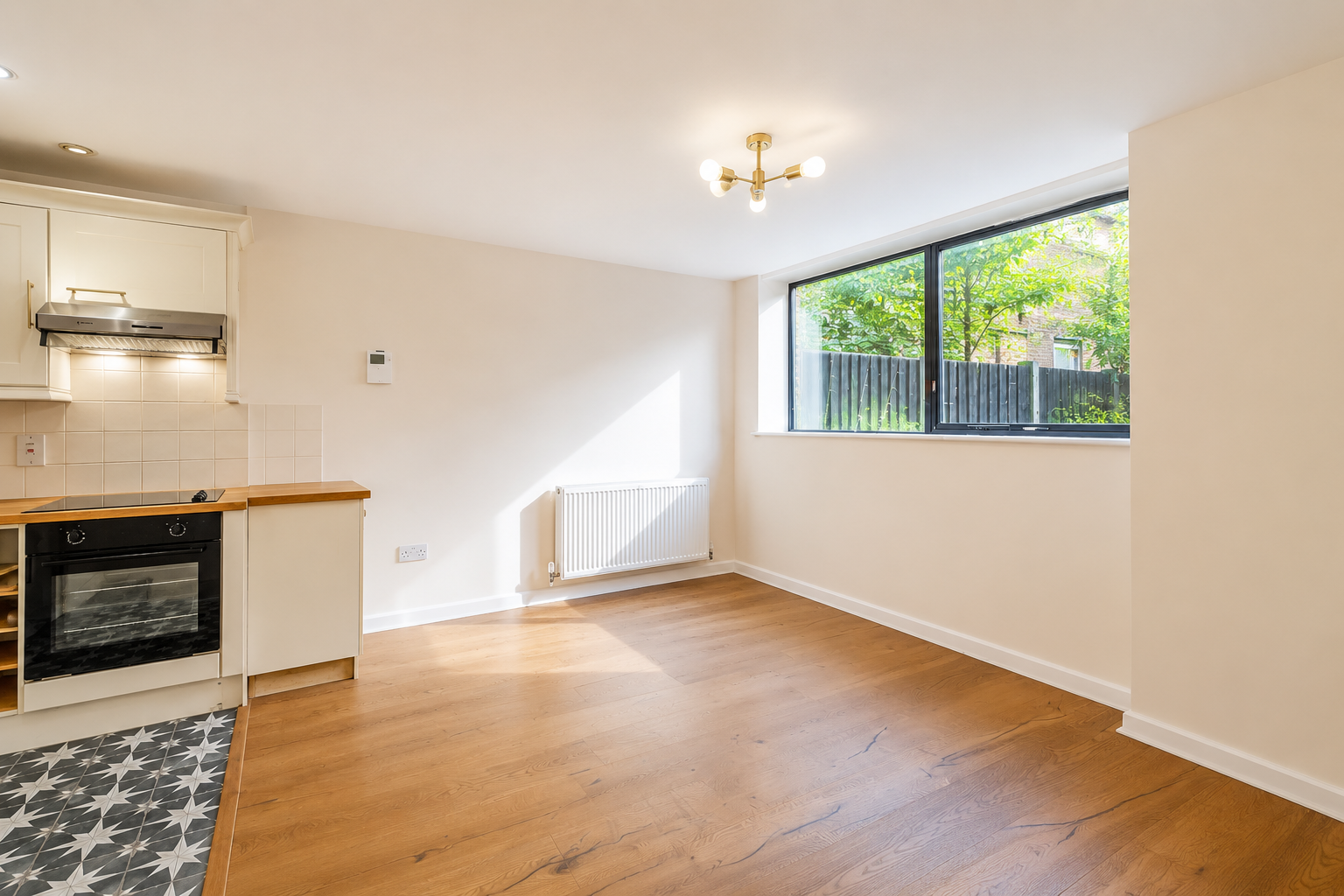 Flat for rent in London, Solarium Court, Alscot Road, London, SE1, 546 m²