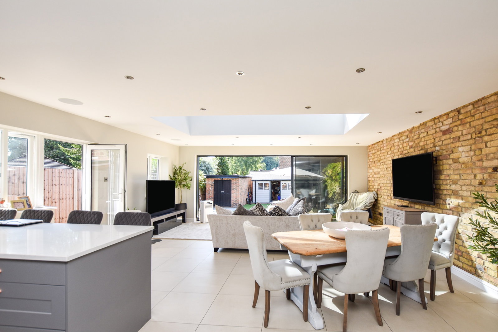 Detached House in Tadworth 2