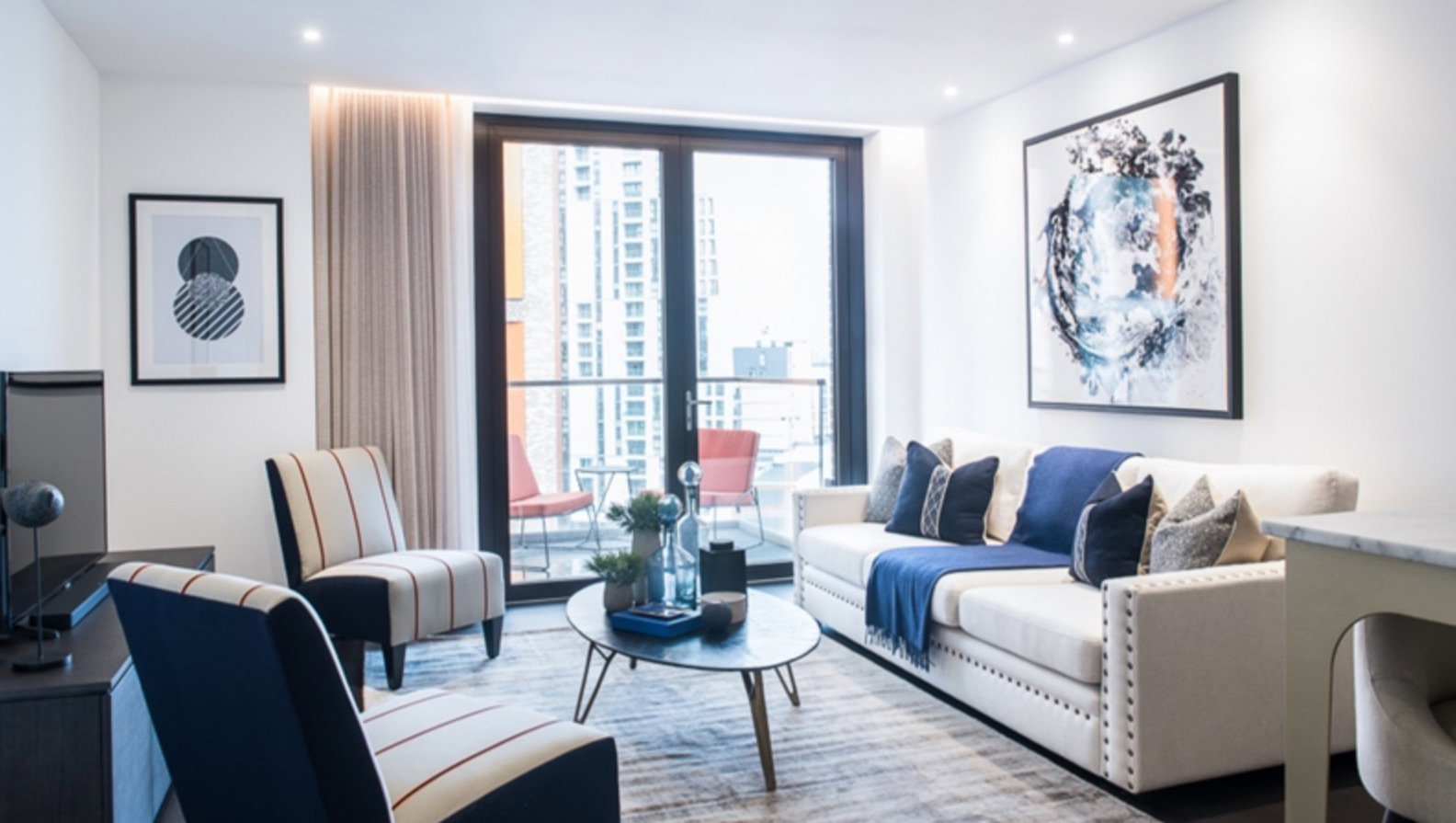 Apartment for rent in London, Charles Clowes Walk , London, SW11 7AG, 1123 m²