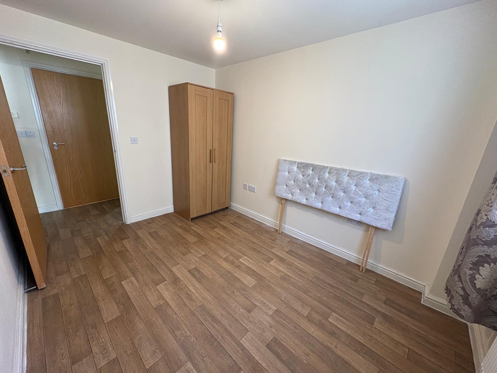 Flat in Harrow 5