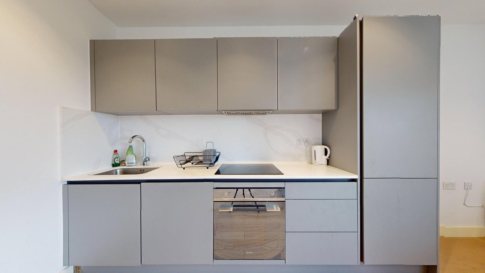 Studio in Brentford 3