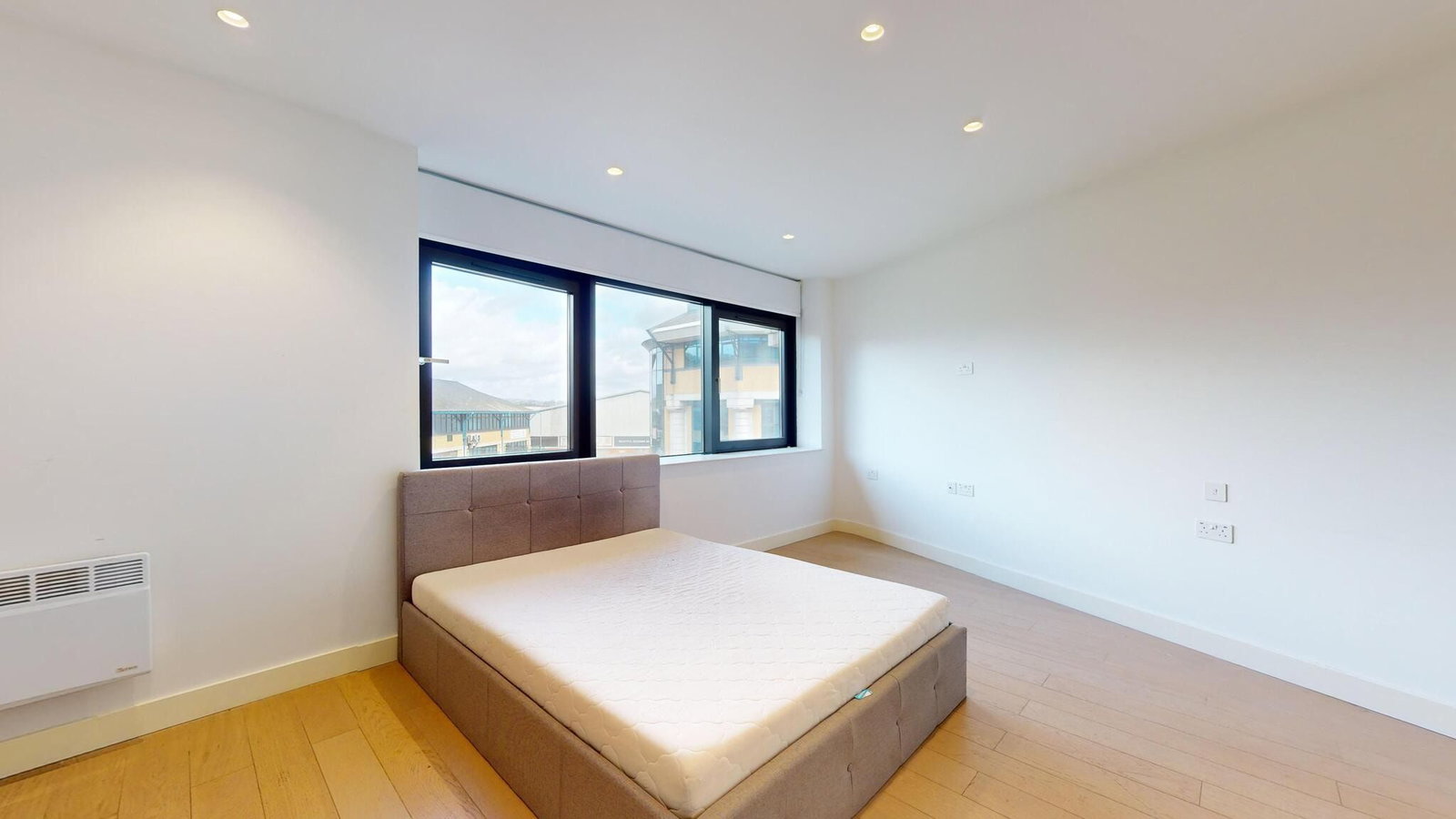 Studio in Brentford 5