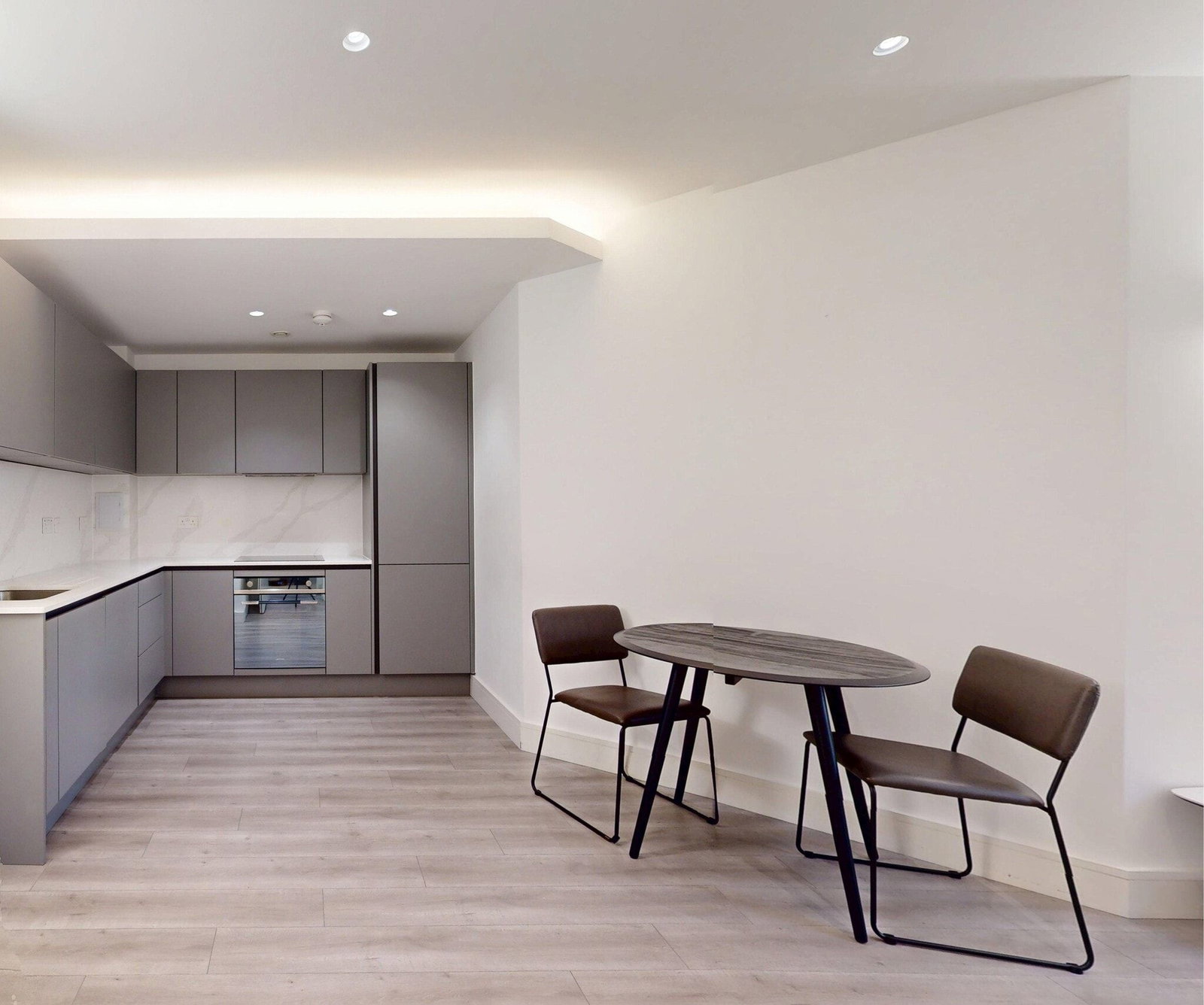 Apartment for rent in London, Akron House, New Horizons Court , Brentford, TW8, 469 m²