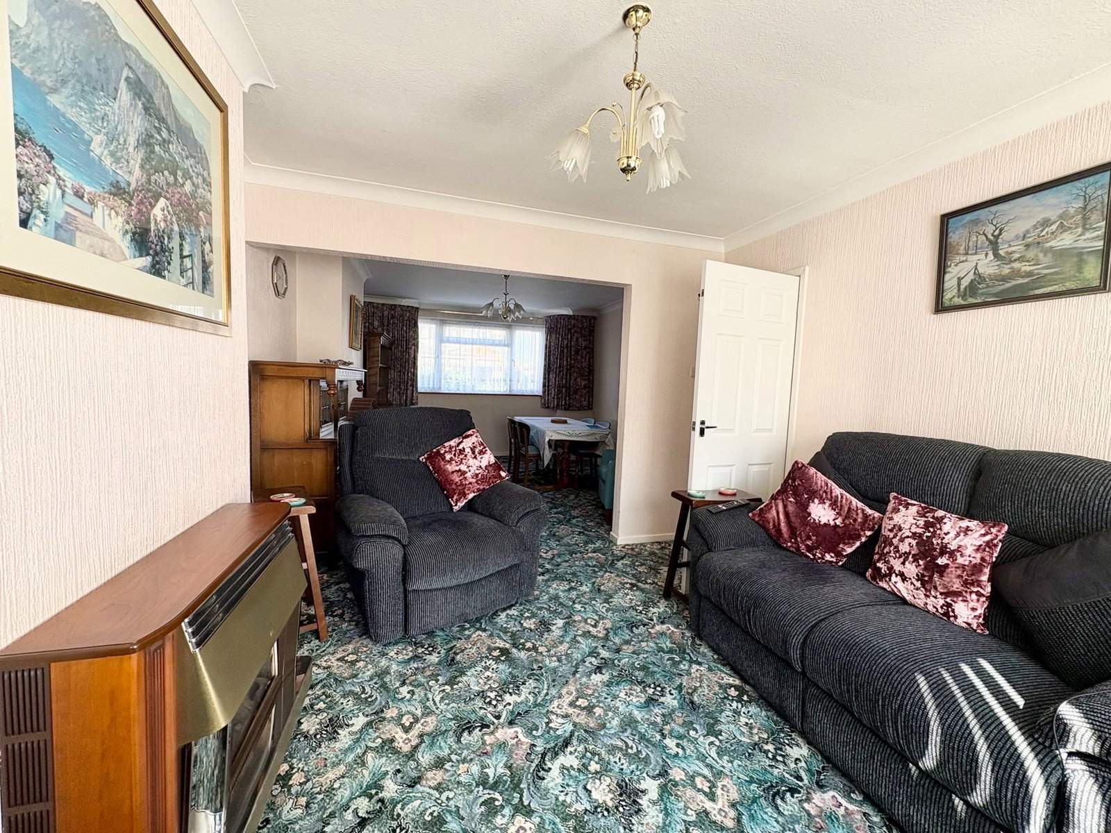 Semi Detached House in Luton 3