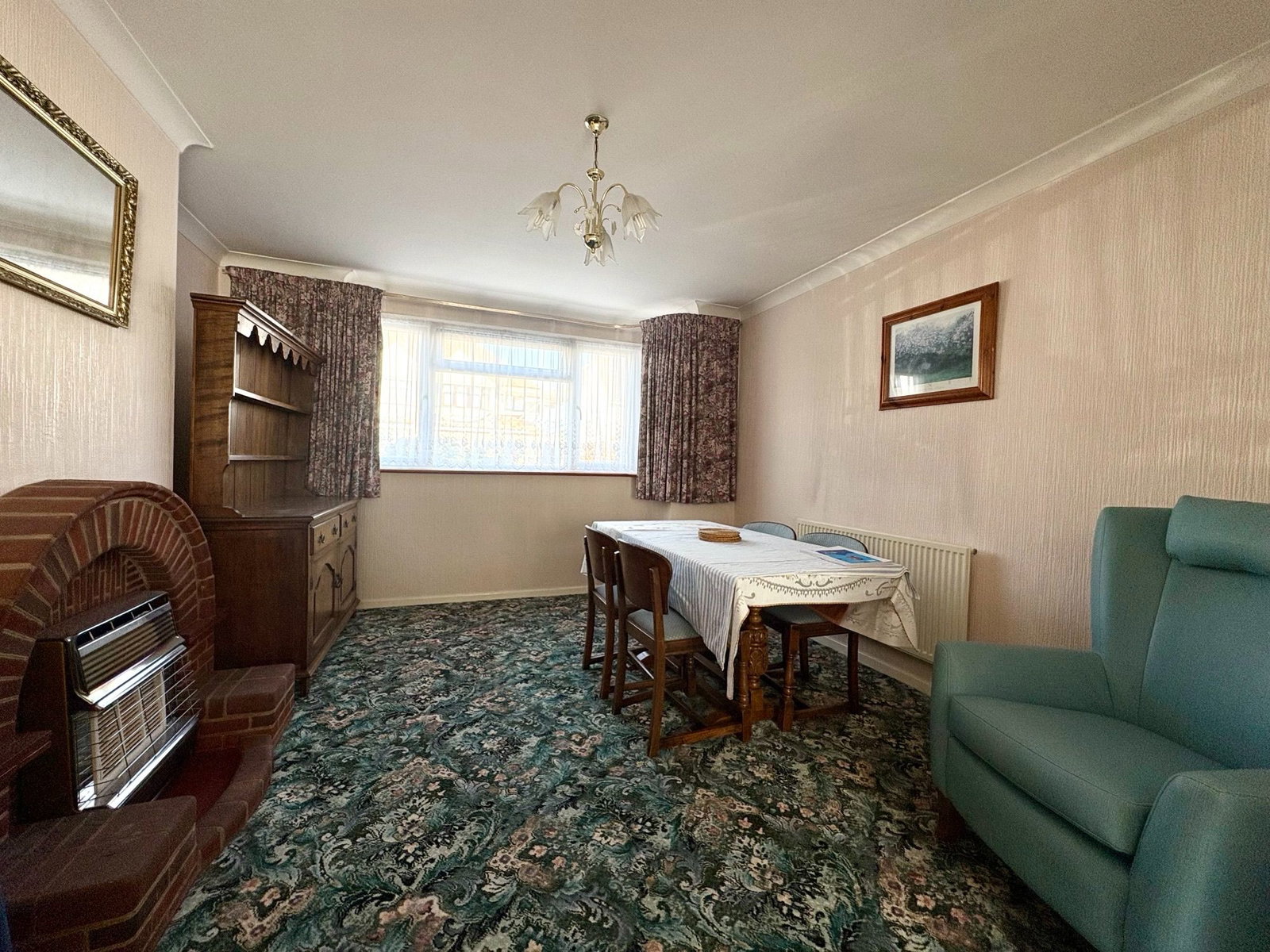 Semi Detached House in Luton 5