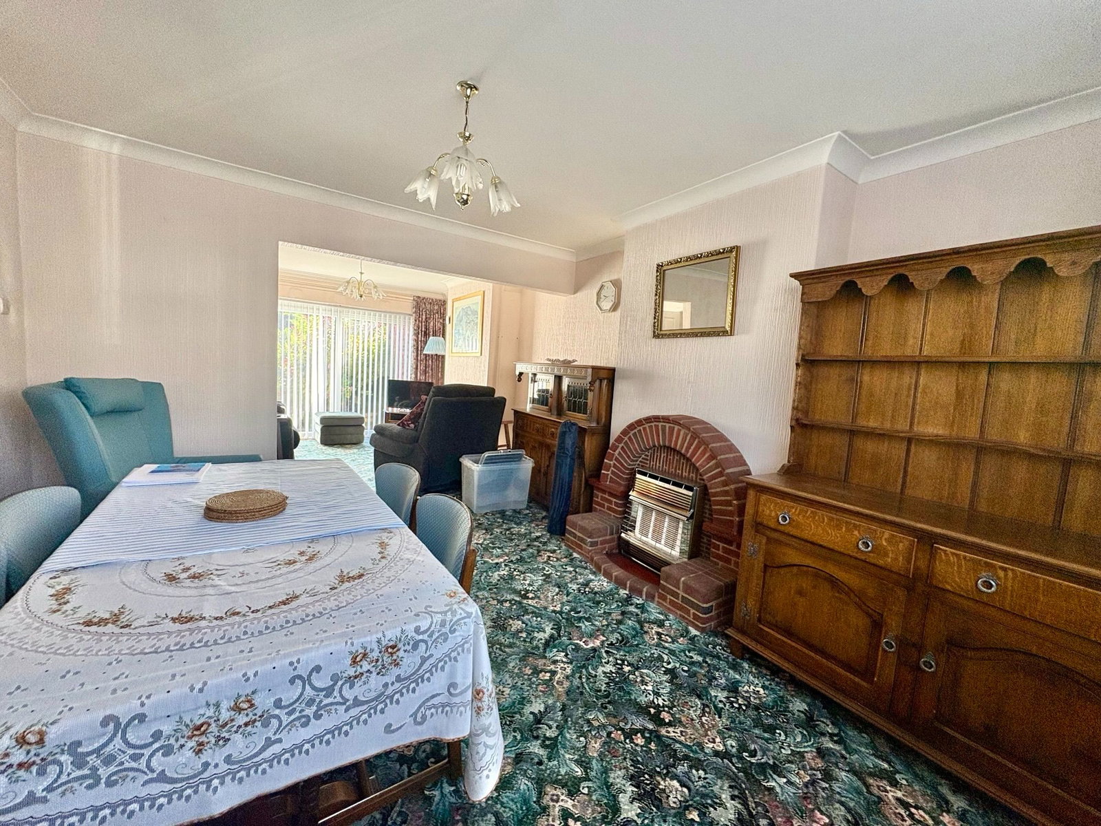 Semi Detached House in Luton 4