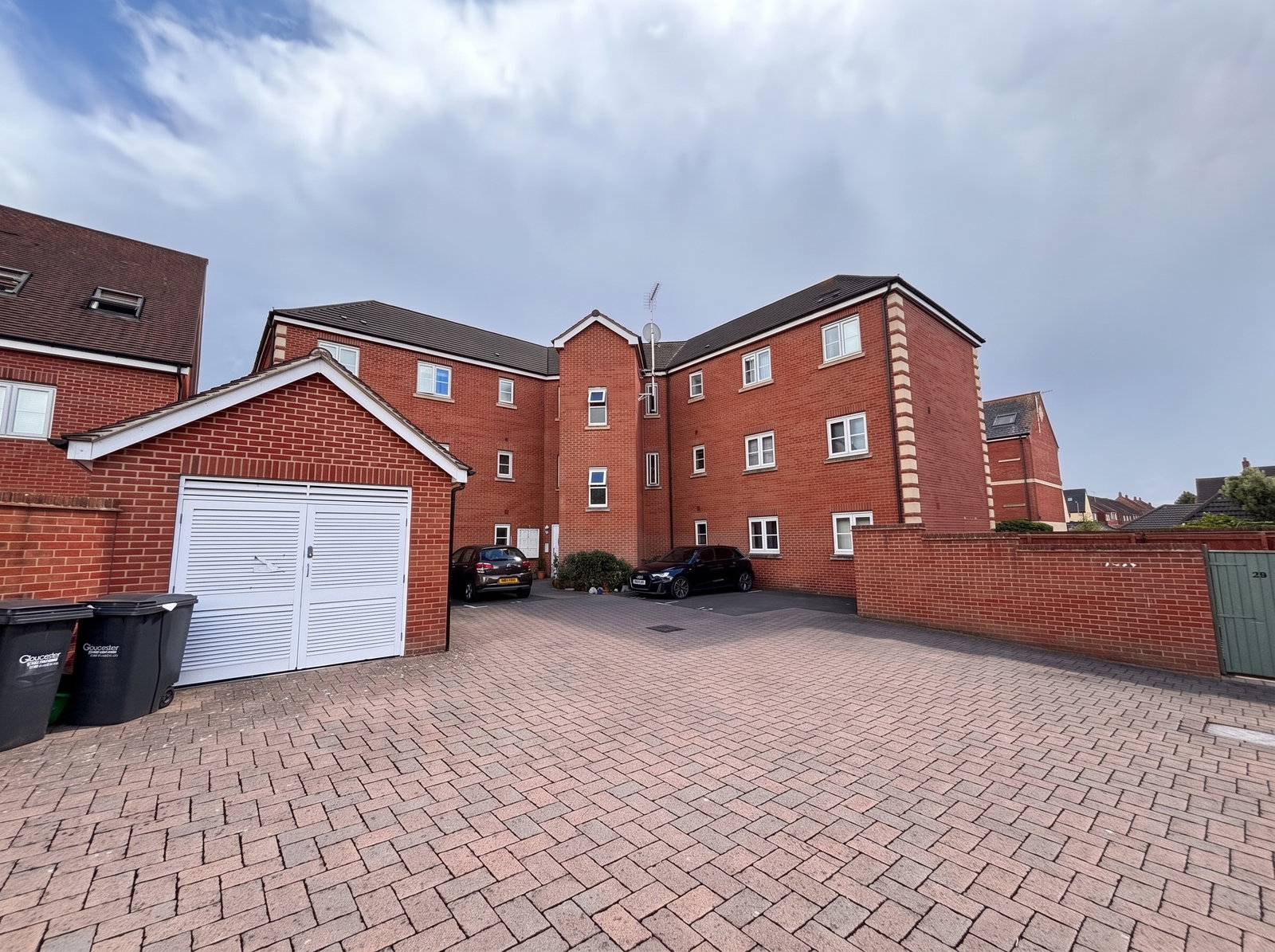 Flat for rent in Gloucester, Holbeach Drive Kingsway, Quedgeley, Gloucester, GL2 2BF