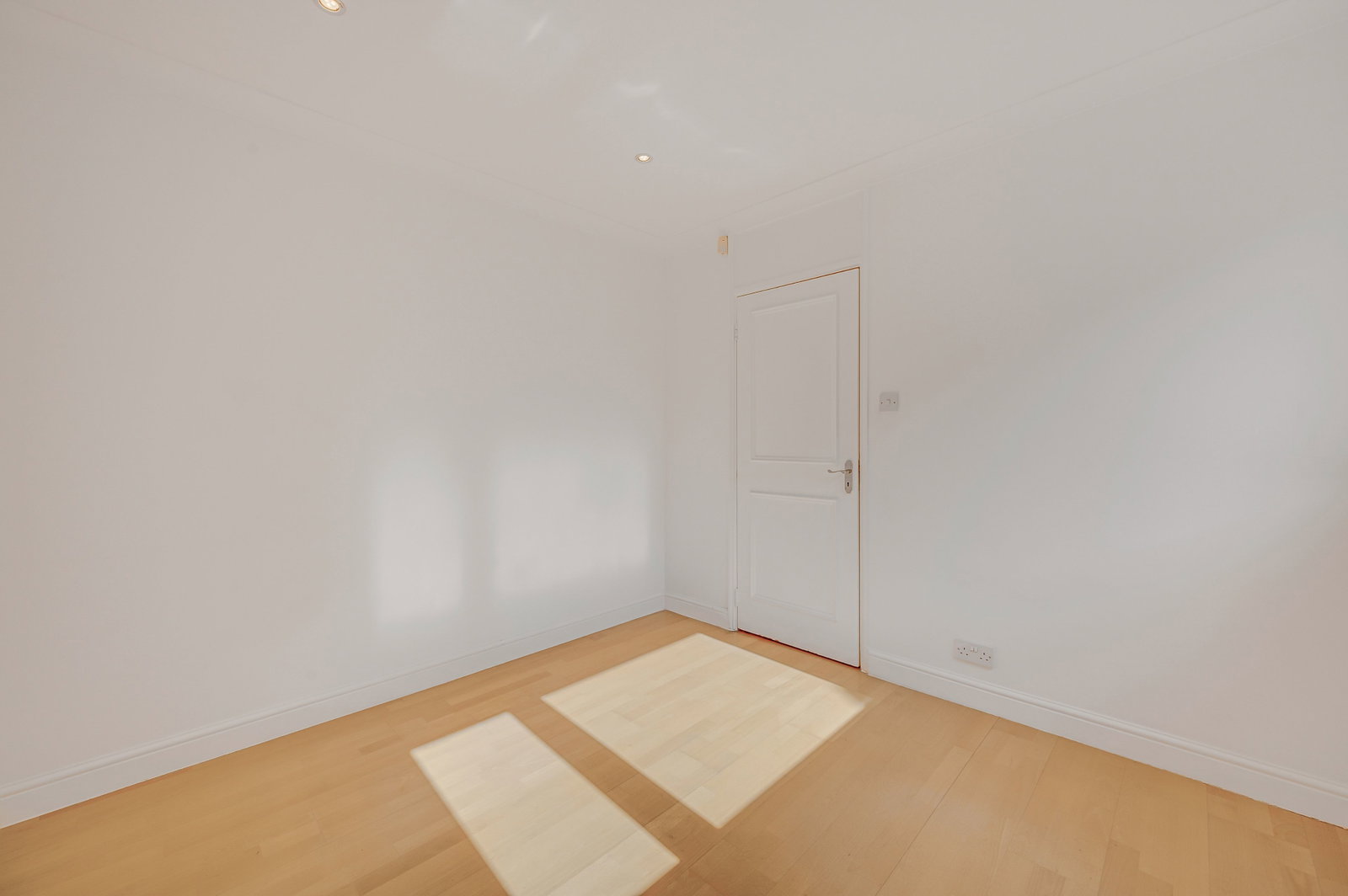End Of Terrace House in London 4