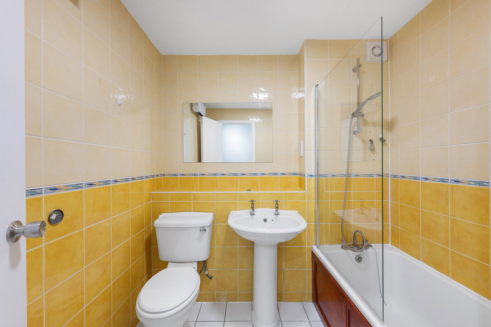 Flat in Wembley 5